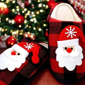 🆕️Cozy Santa Plaid Slippers 🎅✨ |Women’s Size 7.5-8 | Fuzzy Warm Christmas Gift